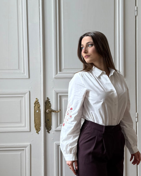 Chemise en coton avec petites broderies