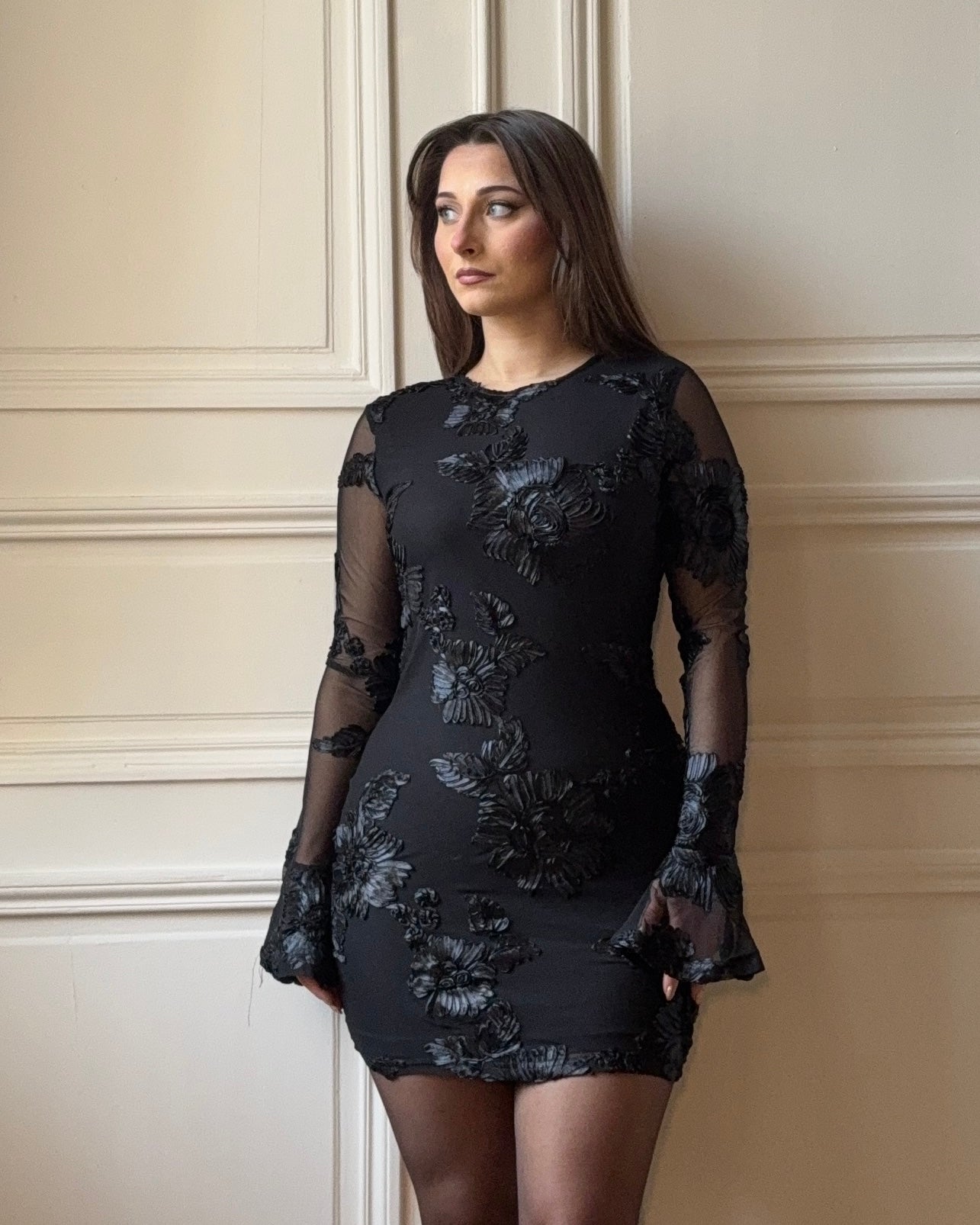 Robe à fleurs satinées